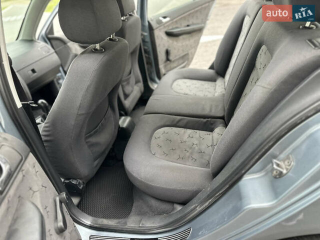 Серый Шкода Фабия, объемом двигателя 1.39 л и пробегом 270 тыс. км за 2900 $, фото 16 на Automoto.ua