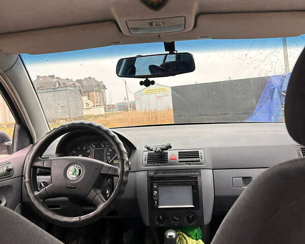 Серый Шкода Фабия, объемом двигателя 1.4 л и пробегом 285 тыс. км за 2999 $, фото 5 на Automoto.ua