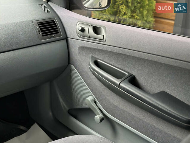 Серый Шкода Фабия, объемом двигателя 1.4 л и пробегом 182 тыс. км за 3900 $, фото 44 на Automoto.ua