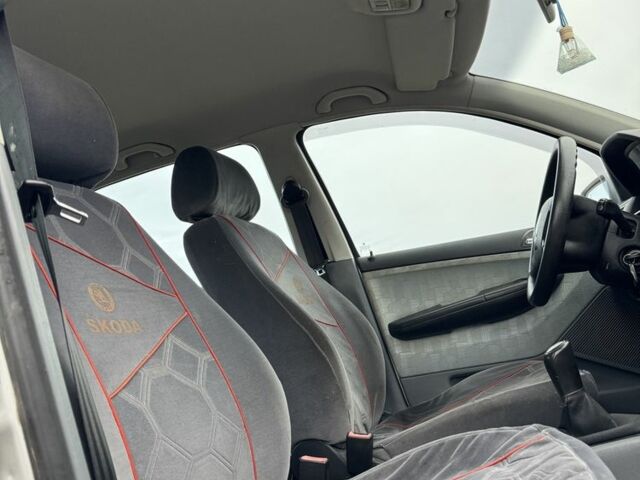 Сірий Шкода Фабія, об'ємом двигуна 1.4 л та пробігом 250 тис. км за 2500 $, фото 10 на Automoto.ua