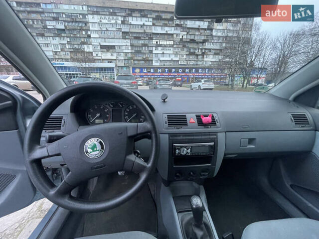 Серый Шкода Фабия, объемом двигателя 1.4 л и пробегом 179 тыс. км за 3500 $, фото 5 на Automoto.ua