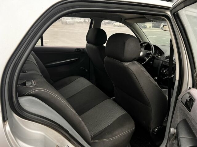 Серый Шкода Фабия, объемом двигателя 1.4 л и пробегом 307 тыс. км за 3000 $, фото 5 на Automoto.ua