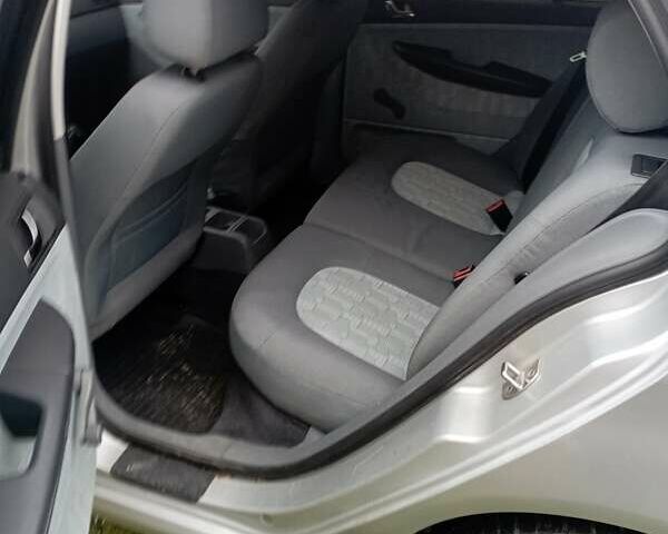 Сірий Шкода Фабія, об'ємом двигуна 1.4 л та пробігом 255 тис. км за 3000 $, фото 3 на Automoto.ua