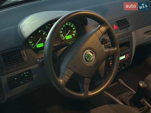 Сірий Шкода Фабія, об'ємом двигуна 1.39 л та пробігом 340 тис. км за 2100 $, фото 4 на Automoto.ua