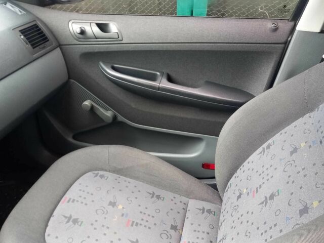 Шкода Фабия 2003 в Житомире на Automoto.ua Серый Шкода Фабия, объемом двигателя 1.2 л и пробегом 182 тыс. км за 3450 $, фото 4 на Automoto.ua