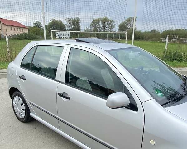 Серый Шкода Фабия, объемом двигателя 1.39 л и пробегом 227 тыс. км за 4500 $, фото 1 на Automoto.ua