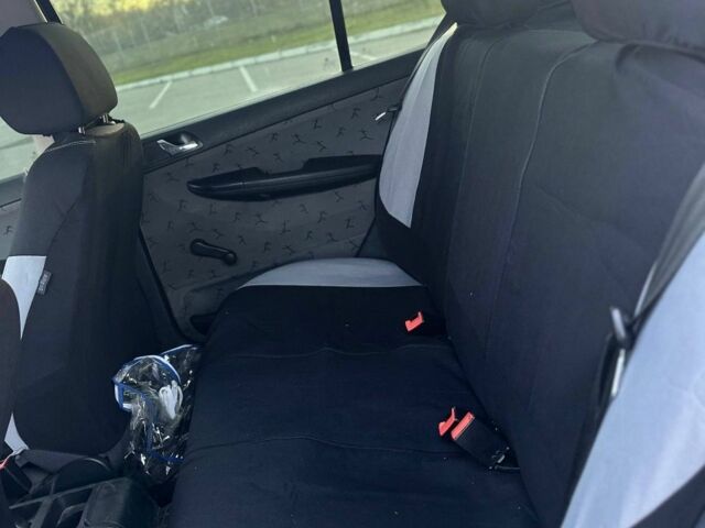 Сірий Шкода Фабія, об'ємом двигуна 0 л та пробігом 244 тис. км за 3200 $, фото 7 на Automoto.ua