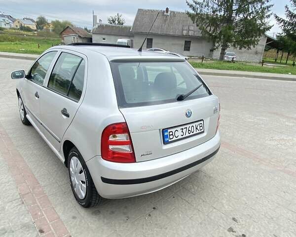 Серый Шкода Фабия, объемом двигателя 1.39 л и пробегом 227 тыс. км за 4500 $, фото 3 на Automoto.ua