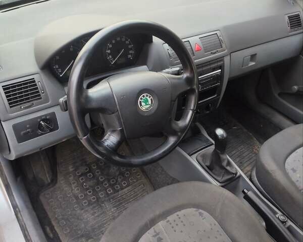 Серый Шкода Фабия, объемом двигателя 1.2 л и пробегом 361 тыс. км за 2450 $, фото 7 на Automoto.ua