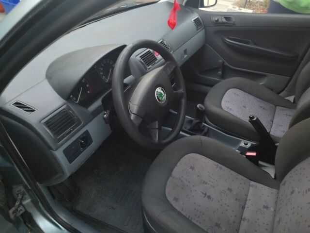 Серый Шкода Фабия, объемом двигателя 1.2 л и пробегом 168 тыс. км за 3000 $, фото 3 на Automoto.ua