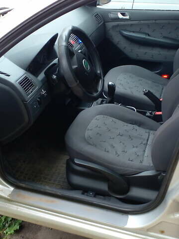 Сірий Шкода Фабія, об'ємом двигуна 1.2 л та пробігом 348 тис. км за 3500 $, фото 4 на Automoto.ua