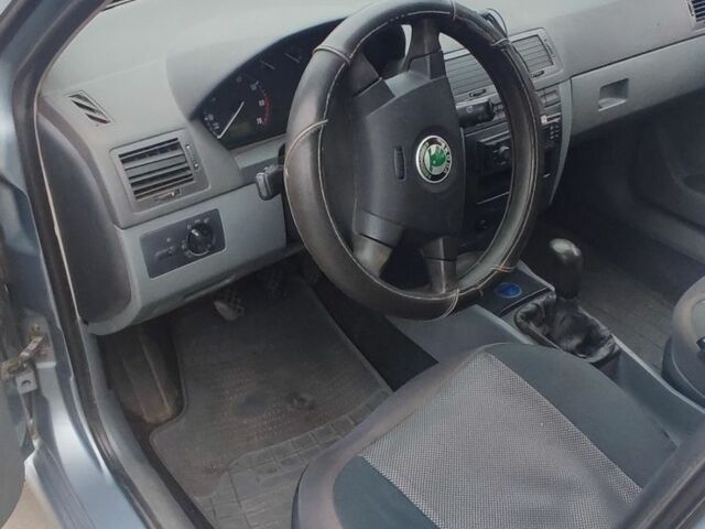 Серый Шкода Фабия, объемом двигателя 0 л и пробегом 270 тыс. км за 2400 $, фото 4 на Automoto.ua