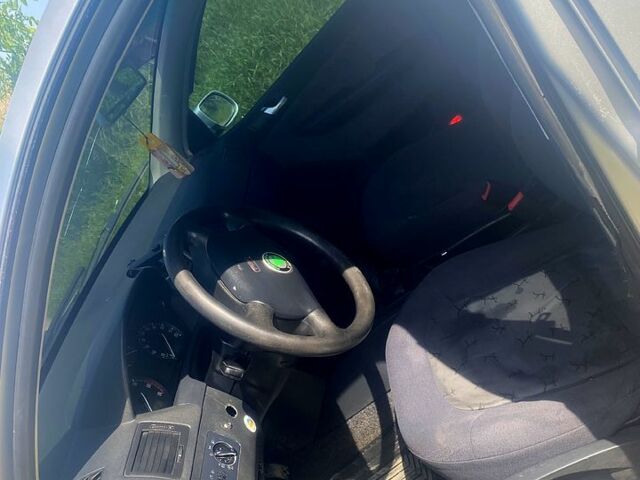 Серый Шкода Фабия, объемом двигателя 1.2 л и пробегом 190 тыс. км за 2700 $, фото 5 на Automoto.ua