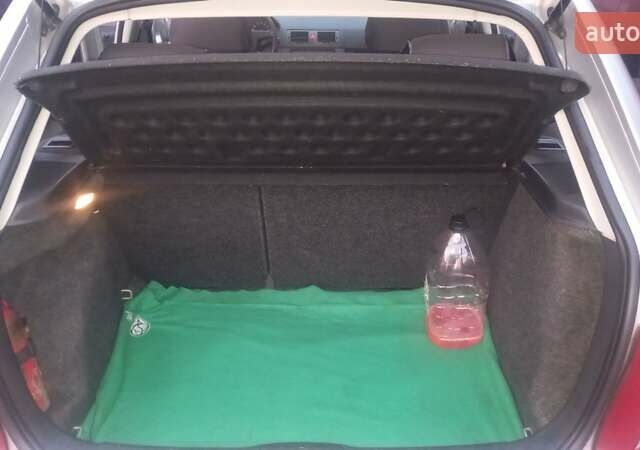 Сірий Шкода Фабія, об'ємом двигуна 1.2 л та пробігом 182 тис. км за 3700 $, фото 3 на Automoto.ua