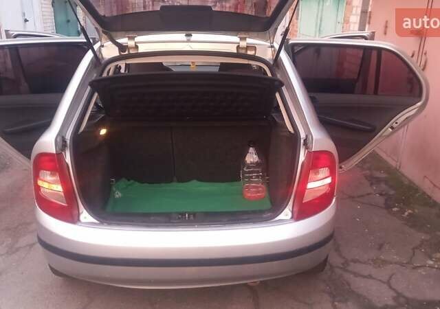 Сірий Шкода Фабія, об'ємом двигуна 1.2 л та пробігом 182 тис. км за 3700 $, фото 1 на Automoto.ua