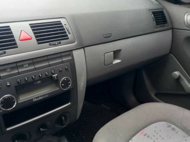 Шкода Фабия 2003 в Житомире на Automoto.ua Серый Шкода Фабия, объемом двигателя 1.2 л и пробегом 182 тыс. км за 3450 $, фото 3 на Automoto.ua