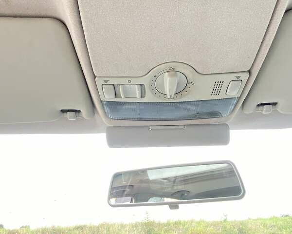 Серый Шкода Фабия, объемом двигателя 1.39 л и пробегом 227 тыс. км за 4500 $, фото 11 на Automoto.ua