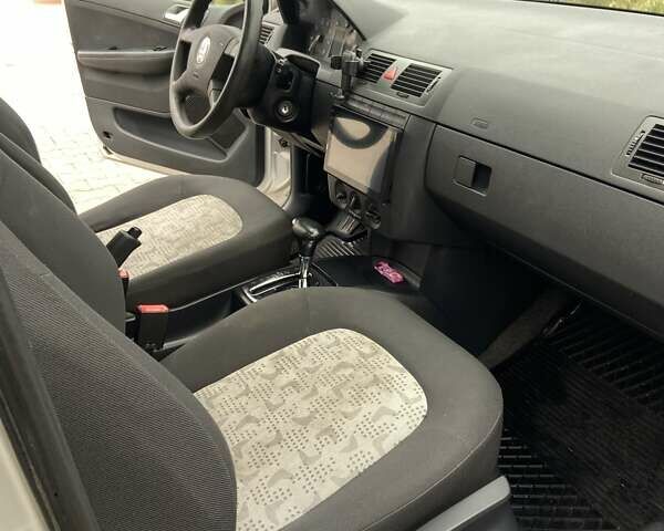 Серый Шкода Фабия, объемом двигателя 1.39 л и пробегом 227 тыс. км за 4500 $, фото 6 на Automoto.ua