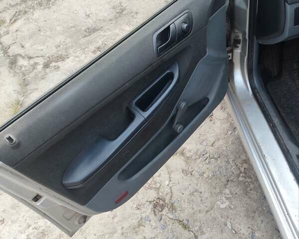 Серый Шкода Фабия, объемом двигателя 1.2 л и пробегом 361 тыс. км за 2450 $, фото 6 на Automoto.ua