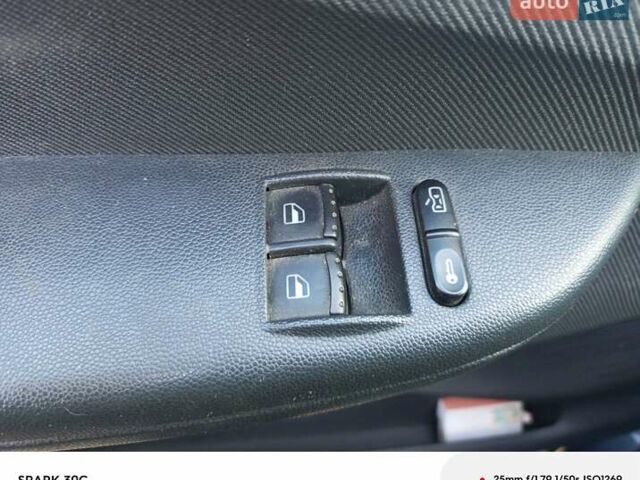 Серый Шкода Фабия, объемом двигателя 1.39 л и пробегом 184 тыс. км за 4000 $, фото 7 на Automoto.ua