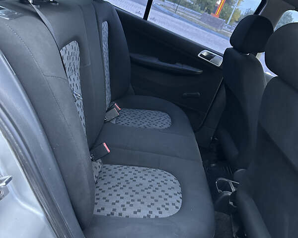 Сірий Шкода Фабія, об'ємом двигуна 1.2 л та пробігом 243 тис. км за 2850 $, фото 11 на Automoto.ua