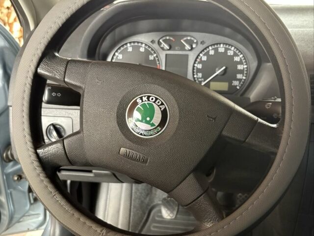 Серый Шкода Фабия, объемом двигателя 1.2 л и пробегом 137 тыс. км за 4500 $, фото 2 на Automoto.ua