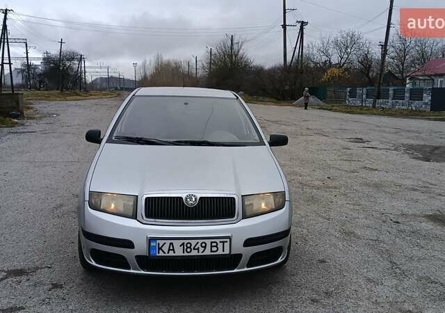 Серый Шкода Фабия, объемом двигателя 1.4 л и пробегом 371 тыс. км за 3200 $, фото 3 на Automoto.ua