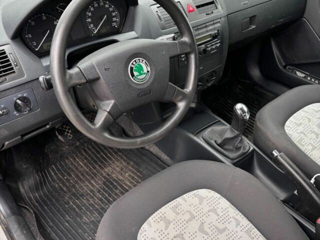 Серый Шкода Фабия, объемом двигателя 1.9 л и пробегом 280 тыс. км за 2500 $, фото 1 на Automoto.ua