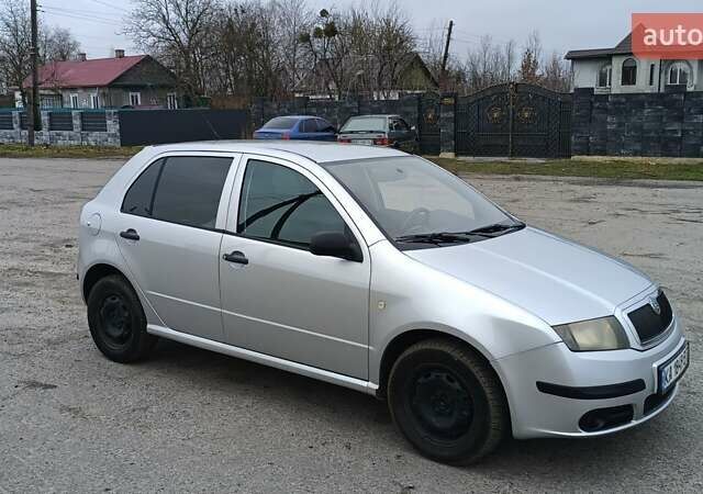 Серый Шкода Фабия, объемом двигателя 1.4 л и пробегом 371 тыс. км за 3200 $, фото 17 на Automoto.ua