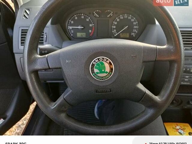 Серый Шкода Фабия, объемом двигателя 1.39 л и пробегом 184 тыс. км за 4000 $, фото 1 на Automoto.ua