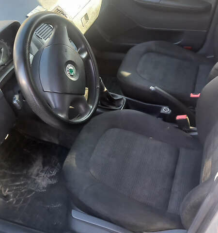 Серый Шкода Фабия, объемом двигателя 1.2 л и пробегом 292 тыс. км за 3000 $, фото 2 на Automoto.ua