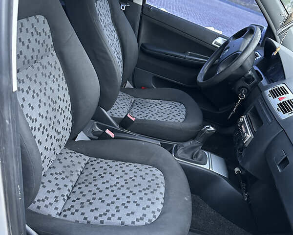 Сірий Шкода Фабія, об'ємом двигуна 1.2 л та пробігом 243 тис. км за 2850 $, фото 12 на Automoto.ua