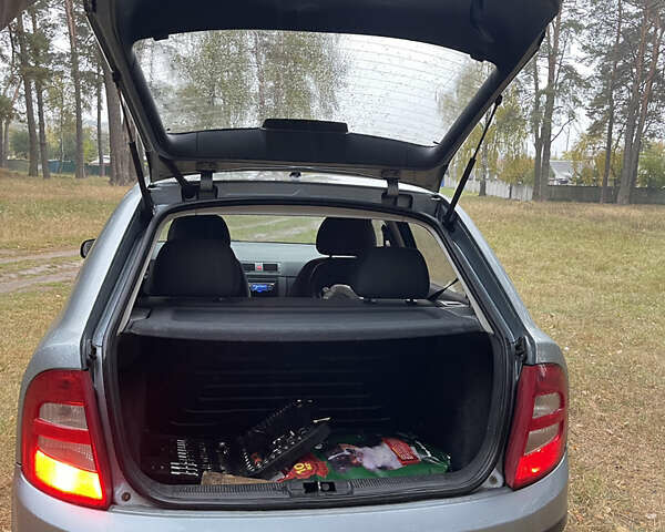 Сірий Шкода Фабія, об'ємом двигуна 1.2 л та пробігом 262 тис. км за 3350 $, фото 4 на Automoto.ua