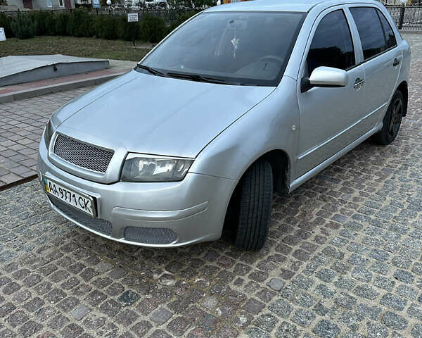Сірий Шкода Фабія, об'ємом двигуна 1.2 л та пробігом 243 тис. км за 3000 $, фото 7 на Automoto.ua