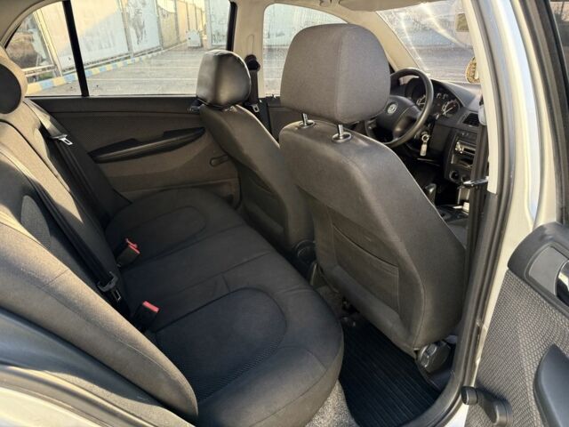 Серый Шкода Фабия, объемом двигателя 1.2 л и пробегом 3 тыс. км за 3650 $, фото 5 на Automoto.ua