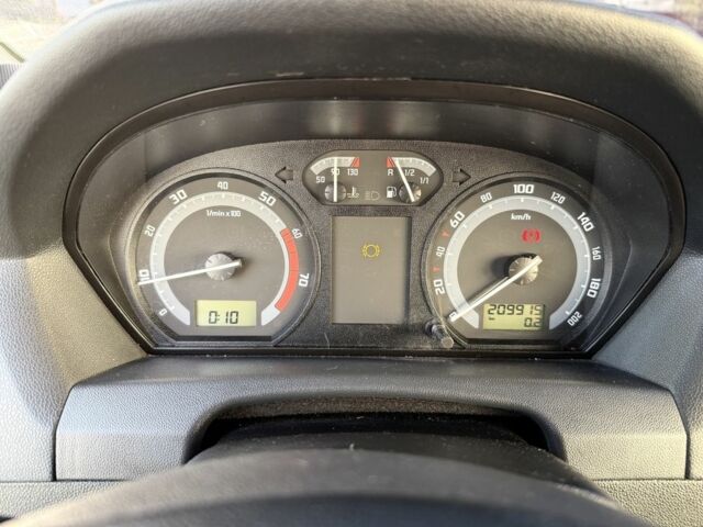 Серый Шкода Фабия, объемом двигателя 1.2 л и пробегом 3 тыс. км за 3650 $, фото 6 на Automoto.ua