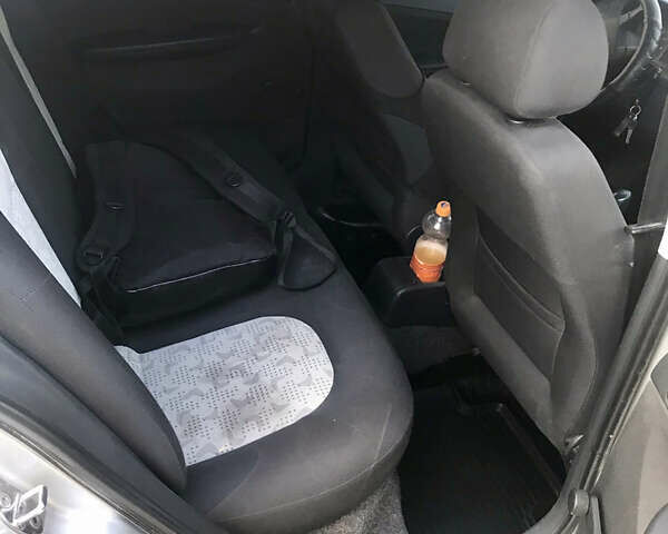 Серый Шкода Фабия, объемом двигателя 1.2 л и пробегом 380 тыс. км за 3200 $, фото 1 на Automoto.ua