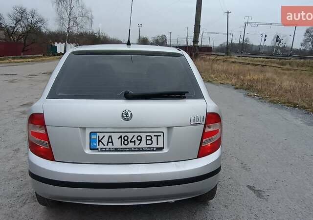 Серый Шкода Фабия, объемом двигателя 1.4 л и пробегом 371 тыс. км за 3200 $, фото 21 на Automoto.ua