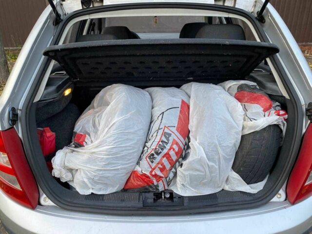 Серый Шкода Фабия, объемом двигателя 1.2 л и пробегом 245 тыс. км за 3500 $, фото 12 на Automoto.ua