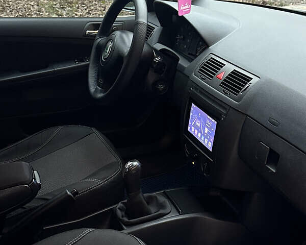 Серый Шкода Фабия, объемом двигателя 1.39 л и пробегом 236 тыс. км за 4000 $, фото 23 на Automoto.ua