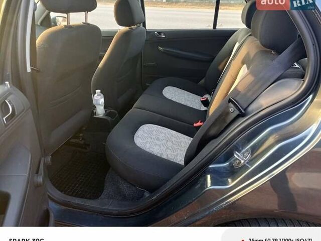 Серый Шкода Фабия, объемом двигателя 1.39 л и пробегом 184 тыс. км за 4000 $, фото 11 на Automoto.ua