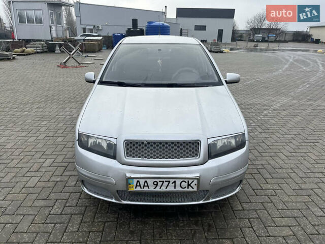 Серый Шкода Фабия, объемом двигателя 1.2 л и пробегом 243 тыс. км за 2850 $, фото 2 на Automoto.ua