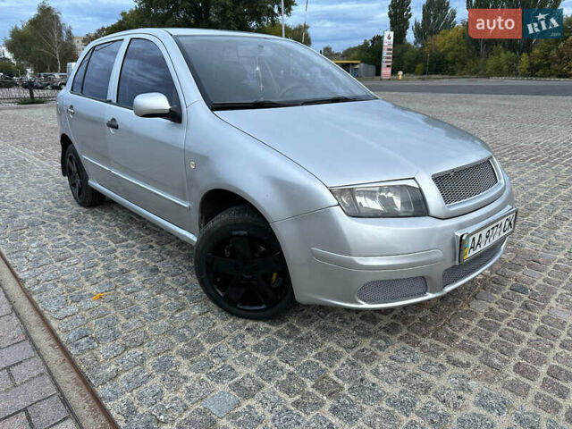 Сірий Шкода Фабія, об'ємом двигуна 1.2 л та пробігом 243 тис. км за 3000 $, фото 2 на Automoto.ua