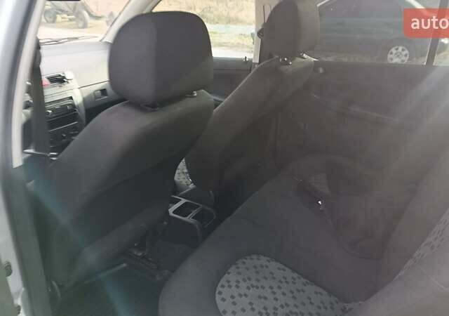 Серый Шкода Фабия, объемом двигателя 1.4 л и пробегом 371 тыс. км за 3200 $, фото 27 на Automoto.ua