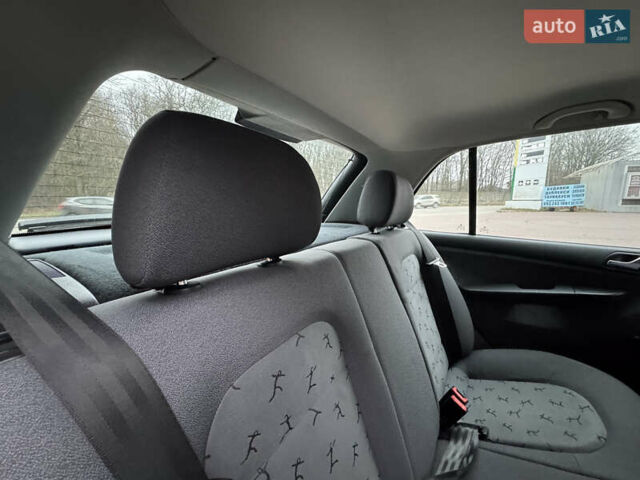 Сірий Шкода Фабія, об'ємом двигуна 1.4 л та пробігом 208 тис. км за 5399 $, фото 21 на Automoto.ua
