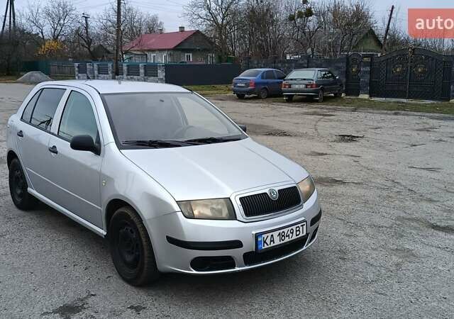 Серый Шкода Фабия, объемом двигателя 1.4 л и пробегом 371 тыс. км за 3200 $, фото 11 на Automoto.ua