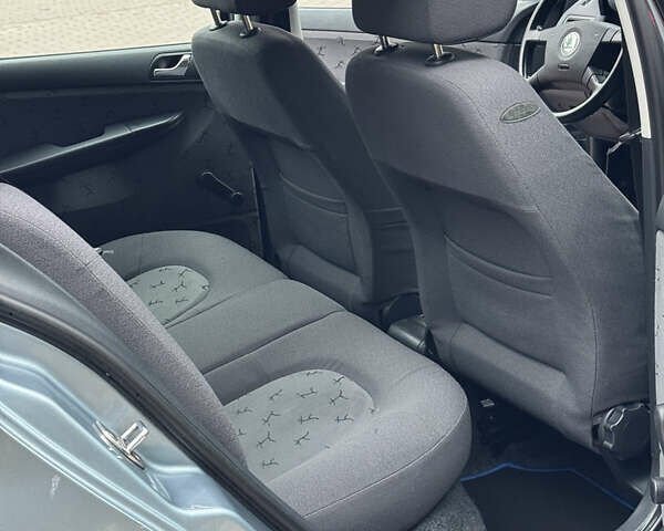 Сірий Шкода Фабія, об'ємом двигуна 1.4 л та пробігом 208 тис. км за 5399 $, фото 20 на Automoto.ua