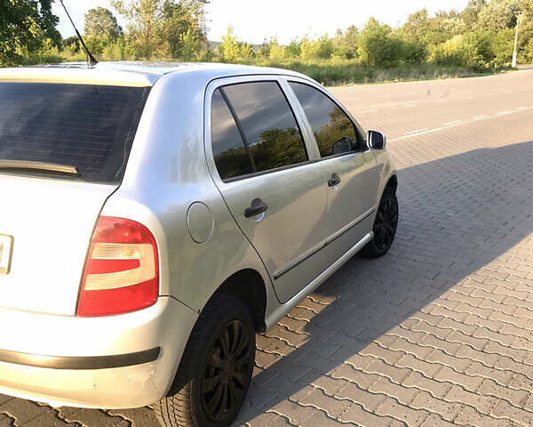 Серый Шкода Фабия, объемом двигателя 1.2 л и пробегом 380 тыс. км за 3200 $, фото 4 на Automoto.ua
