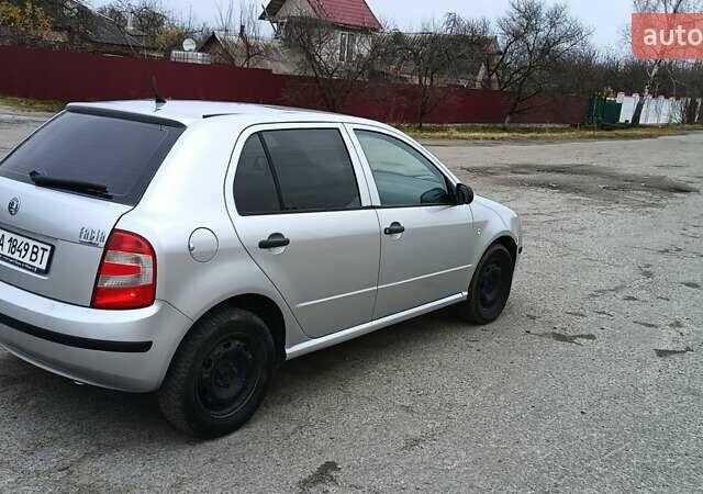 Серый Шкода Фабия, объемом двигателя 1.4 л и пробегом 371 тыс. км за 3200 $, фото 16 на Automoto.ua