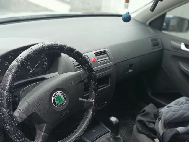 Серый Шкода Фабия, объемом двигателя 1.4 л и пробегом 208 тыс. км за 3500 $, фото 3 на Automoto.ua